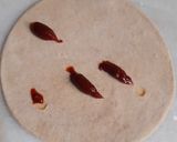 A picture of step 3 of Pizza parantha.