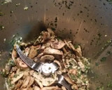 Foto del paso 2 de la receta: Tortilla de champiñones al ajillo con thermomix