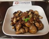 A picture of step 3 of My Garlic Mushrooms and Sundried tomatoes. 😁.