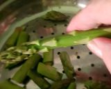 Foto del paso 1 de la receta Espárragos trigueros con gambas al ajillo