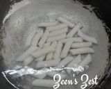 A picture of step 1 of Tteokbokki.