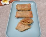 Foto langkah ke 5 dari resep Lumpia Ayam Kari.