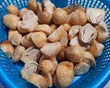 Hình bước làm 2 của món Mì gạo lứt (bún gạo lứt) nấu ức gà