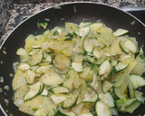 Foto del paso 5 de la receta: Mini tortilla de patata con calabacín y brócoli 🥒 🥔 🥦. 🧅🧄