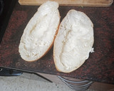 Foto del paso 3 de la receta: Bocadillo de merluza rebozada con ensalada y mayonesa
