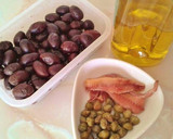 Foto del paso 6 de la receta: Pincho de mojama con olivada, tomate, albaricoque y piñones