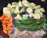 Foto del paso 3 de la receta: Atún al horno con salteado de verduras y mojo de aguacates