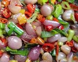 Foto langkah ke 2 dari resep Sambal bawang iris.