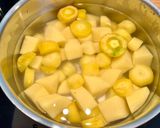 Une image de l'étape 2 de Purée de carotte jaune.