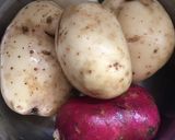 Foto del paso 1 de la receta: Papas rústicas crocantes con milanesas de carne caseras🥔🥩