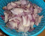 รูปขั้นตอนการทำที่ 1 ของ ยำขนมจีน ปลาทู หมูยอ กุ้งสุก