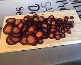Une image de l'étape 7 de Tagliatelles de saucisses fumées aux carottes violettes et oignon rouge.