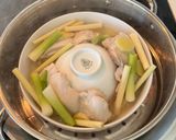 A picture of step 2 of Steamed Chicken with Ginger Scallion Oil.