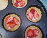 Foto langkah ke 3 dari resep Pie Strawberry Sederhana.