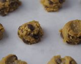 Foto langkah ke 3 dari resep Chocolate Chips Cookies (soft cookies).