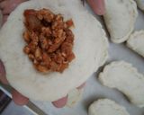 Foto langkah ke 6 dari resep Pizza goreng.