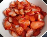 Hình bước làm 1 của món Si rô dâu hạt chia