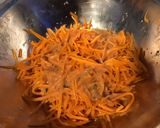 Une image de l'étape 1 de Salade de tomates et carottes aux anchois et câpres sauce agrumes.