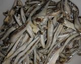 Hình bước làm 1 của món Cá Cơm Khô Kho Thịt Ba Chỉ