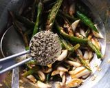 लहसुन मिर्च का अचार (lehsun mirch ka achar recipe in Hindi) रेसिपी चरण 3 फोटो