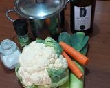 Foto del passaggio 1 della ricetta Zuppa di cavolfiore, porri e carote
