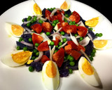 Foto del paso 3 de la receta: Ensalada de patatas azules con huevo y tomate