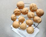 A picture of step 10 of Chocolate and vanilla puffs.