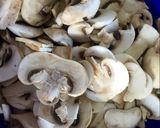 Foto del paso 1 de la receta Champiñones y ajetes con huevo poché
