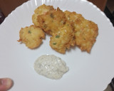 Foto del paso 7 de la receta: Buñuelos de atún y marisco con alioli express