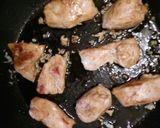Sajtos-bazsalikomos penne, fűszeres csirkével recept fázis 4 fotója