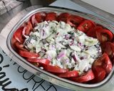Une image de l'étape 12 de Salade de concombre et tomate à l’oignon rouge, yaourt et menthe.