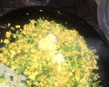 A picture of step 4 of Tawa chicken with onion.