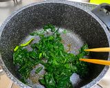 A picture of step 3 of Chili Leave Tsukudani (seasoned with sweet soy sauce).