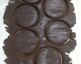 Foto del paso 5 de la receta: ALFAJORES DE CHOCOLATE sin manteca