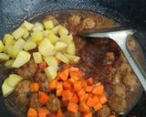 Foto langkah ke 5 dari resep Semur Bola-Bola Daging Sapi.