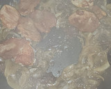 Foto del paso 4 de la receta: Solomillo de cerdo con salsa de cebolla y morcilla picante