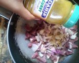 A picture of step 2 of Shinkafa da miyar koda.