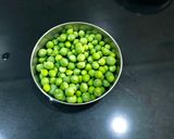 A picture of step 1 of Green Peas Masala Poori.
