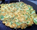 A picture of step 3 of Spring onion omelet.