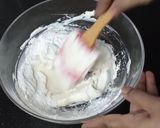 A picture of step 5 of Mango Cheesecake no bake.