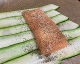 Foto del paso 3 de la receta: Enrollado de salmón