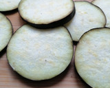 Foto del paso 1 de la receta: Ensalada de berenjena y queso fresco