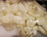 Une image de l'étape 1 de Tortilla Chorizo, oignon, gruyère 🧀🥚.