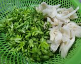 Hình bước làm 1 của món Hoa Thiên Lý xào nấm bào ngư(món chay)