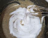 A picture of step 4 of Earl grey chiffon cake.