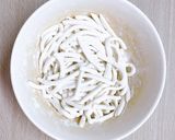 Hình bước làm 3 của món Bánh canh ghẹ chả cá