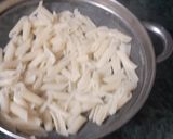 A picture of step 3 of White Sauce Penne pasta.