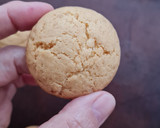 Foto del paso 3 de la receta: Galletitas económicas con fragancia a limón 🍋 ideal principiantes