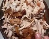 Foto del paso 2 de la receta: Cachete de cerdo 🐷 desebrado cocido con salsa de jitomate delicioso un sabor único rápido