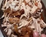 Foto del paso 2 de la receta: Cachete de cerdo 🐷 desebrado cocido con salsa de jitomate delicioso un sabor único rápido
